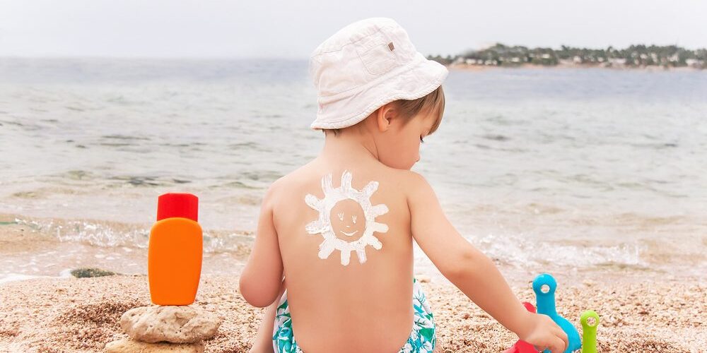 shutterstock_193333844_sunscreen