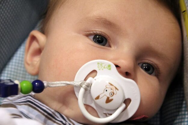baby-pacifier-small-child-pacifier-chain